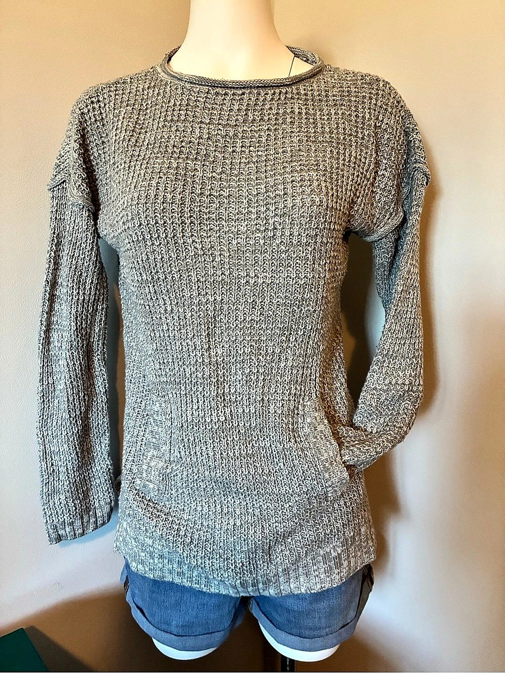 Daisy Fuentes Crew Neck Sweater in Gray Like New